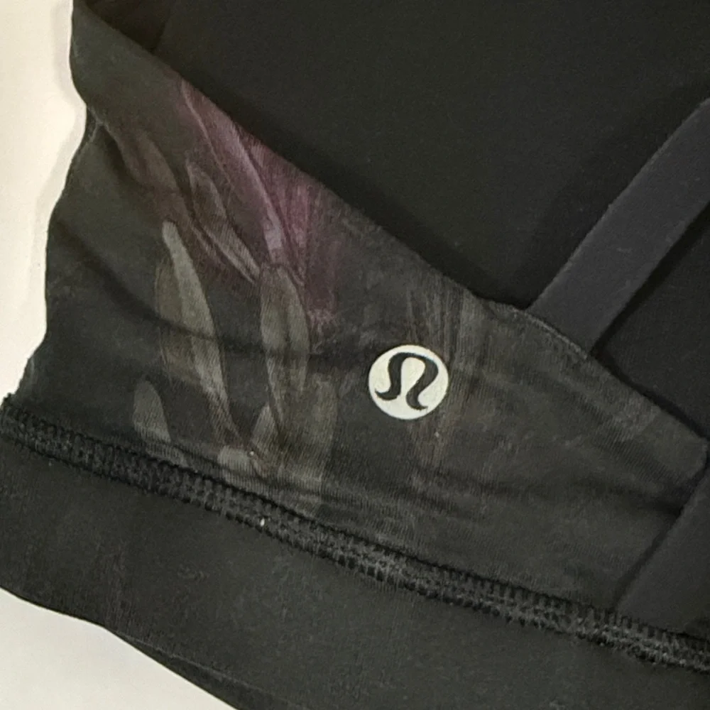 Lululemon Black Energy Floral Midnight Iris Sports Bra size Small
